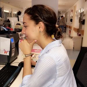 Meet your Posher, Olivia